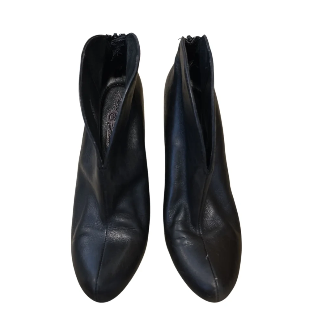 Black Ankle Boots Born Shoes Size 6
